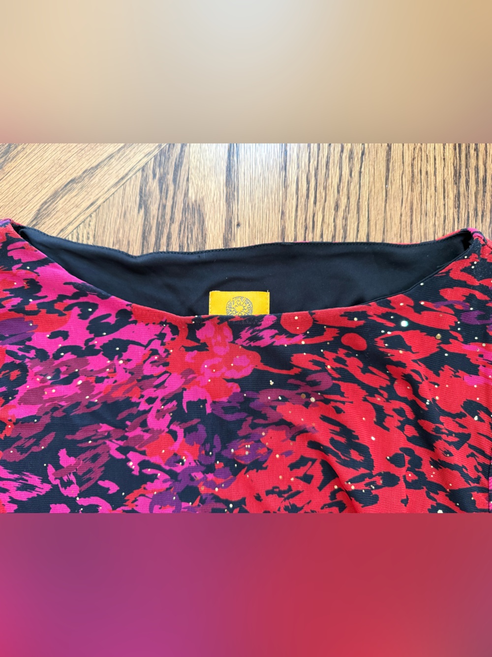 NEW! Ruby Rd. Red & Pink Printed Ruched Side Top - Picture 4 of 6